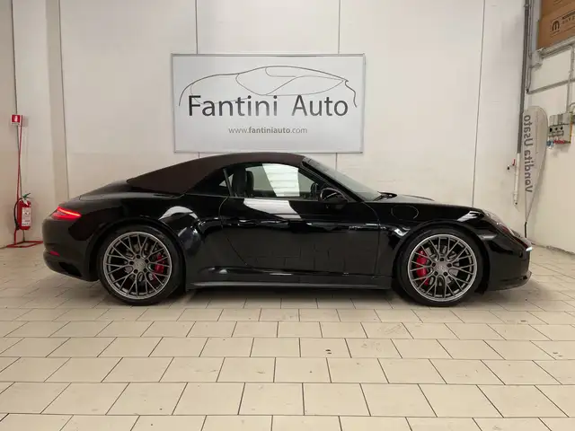 Porsche 911 view 2