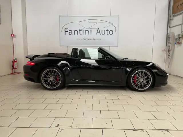 Porsche 911 view 12