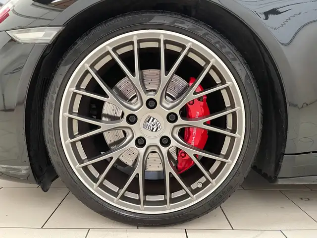 Porsche 911 view 11