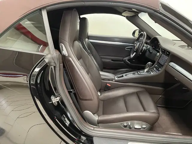 Porsche 911 view 9