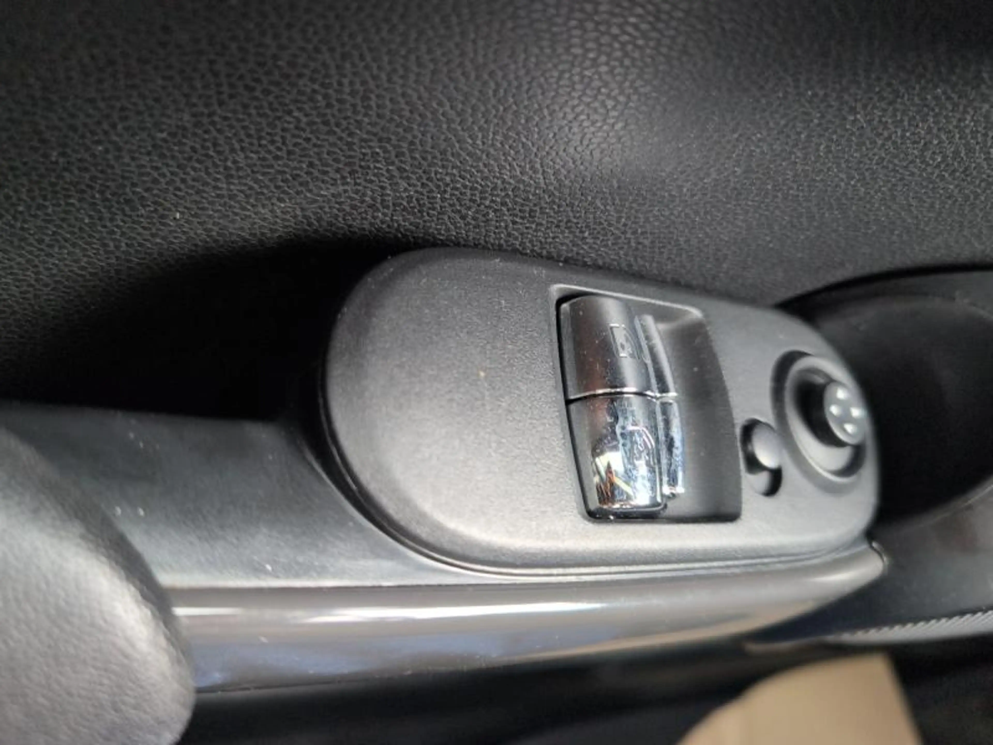 MINI One D 1.5 95cv bleu 11/18 Airco GPS Capteurs Cruise — photo 11