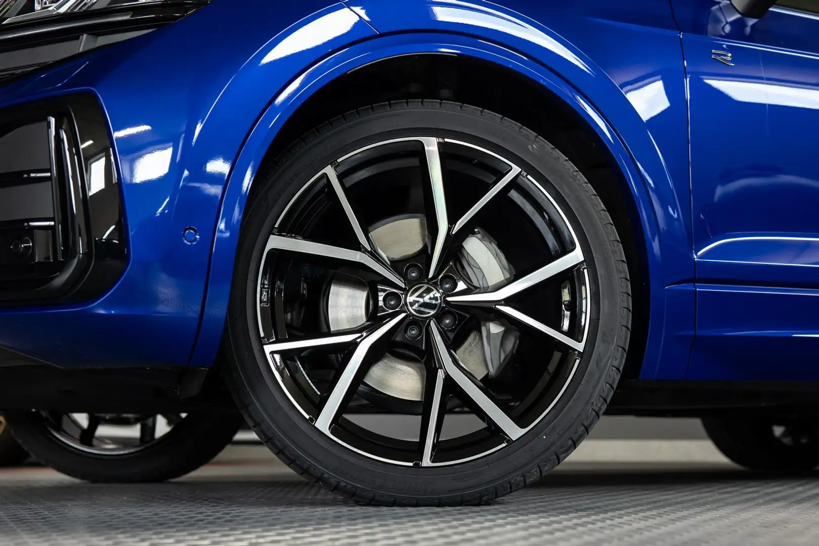 Volkswagen Touareg 3.0 TDI 4M R-Line PANO DYNAUDIO STHZ ABT Blau - 2