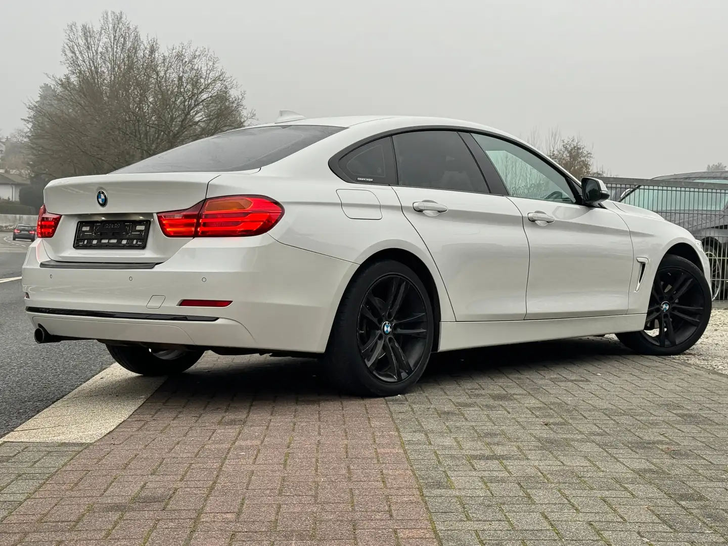 BMW 420 420 i xDrive Sport Line Navi MemorySitz Leder TOP Weiß - 2