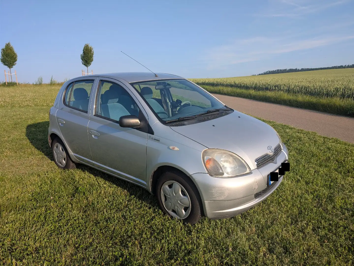 Toyota Yaris TÜV & SERVICE NEU - linea sol - 1.3 Argent - 2
