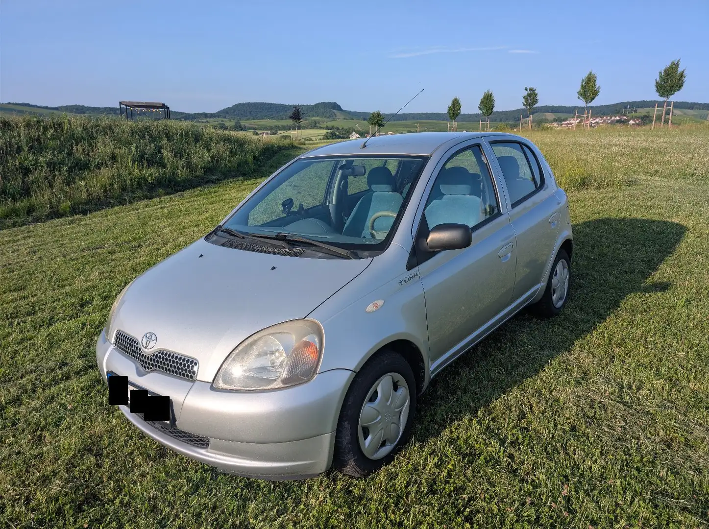 Toyota Yaris TÜV & SERVICE NEU - linea sol - 1.3 Argent - 1