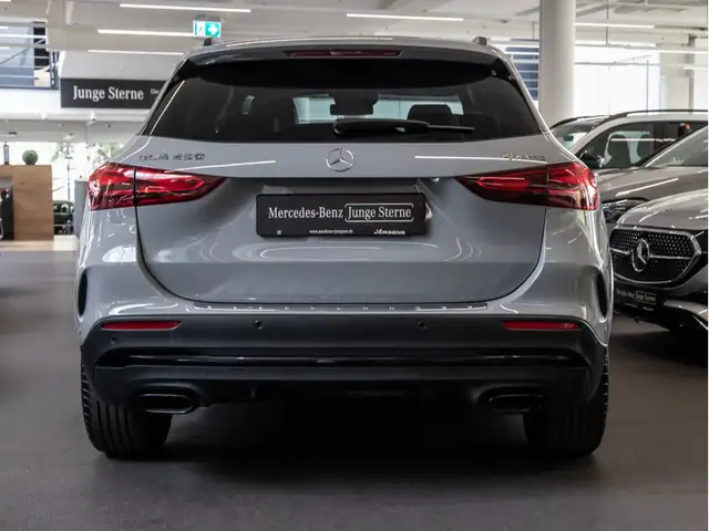 Mercedes-Benz Gla view 5