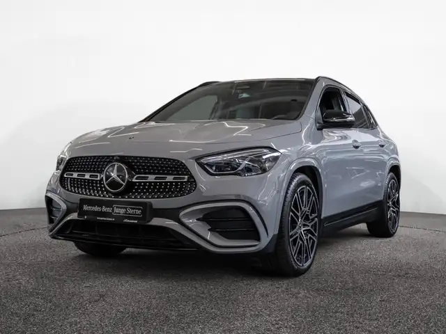 Mercedes-Benz Gla view 2