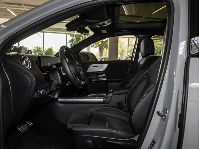 Mercedes-Benz Gla view 12