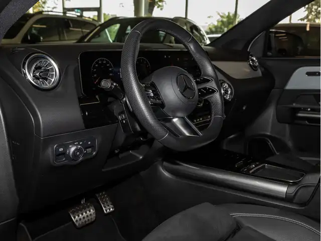 Mercedes-Benz Gla view 13