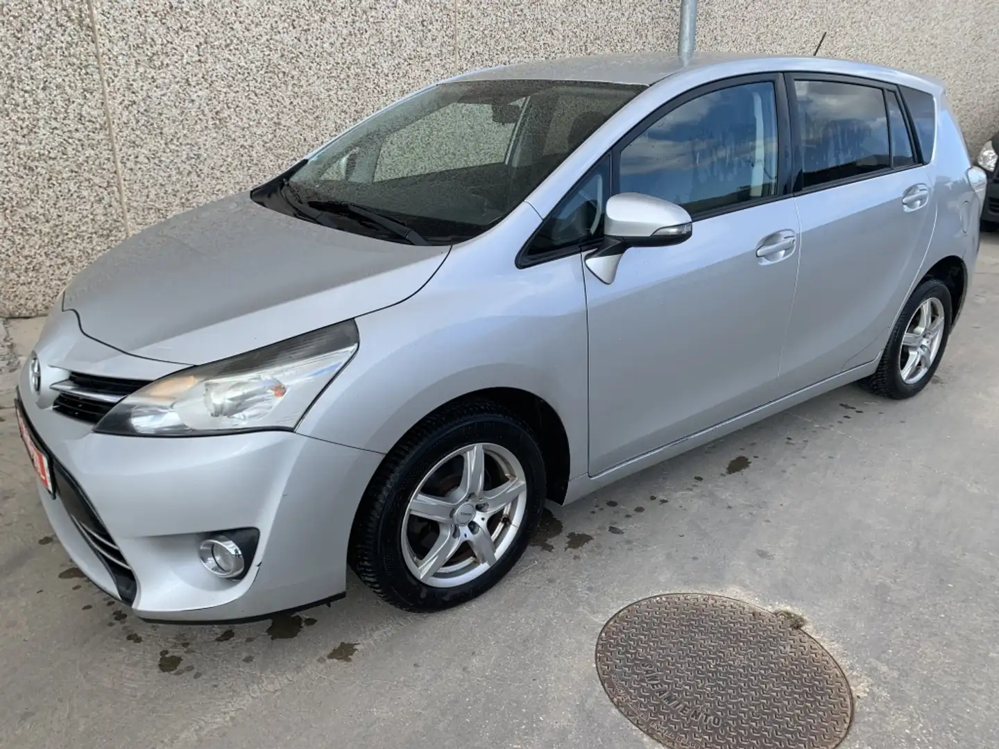 Toyota Verso 120D Comfort 5pl. Šedá - 1