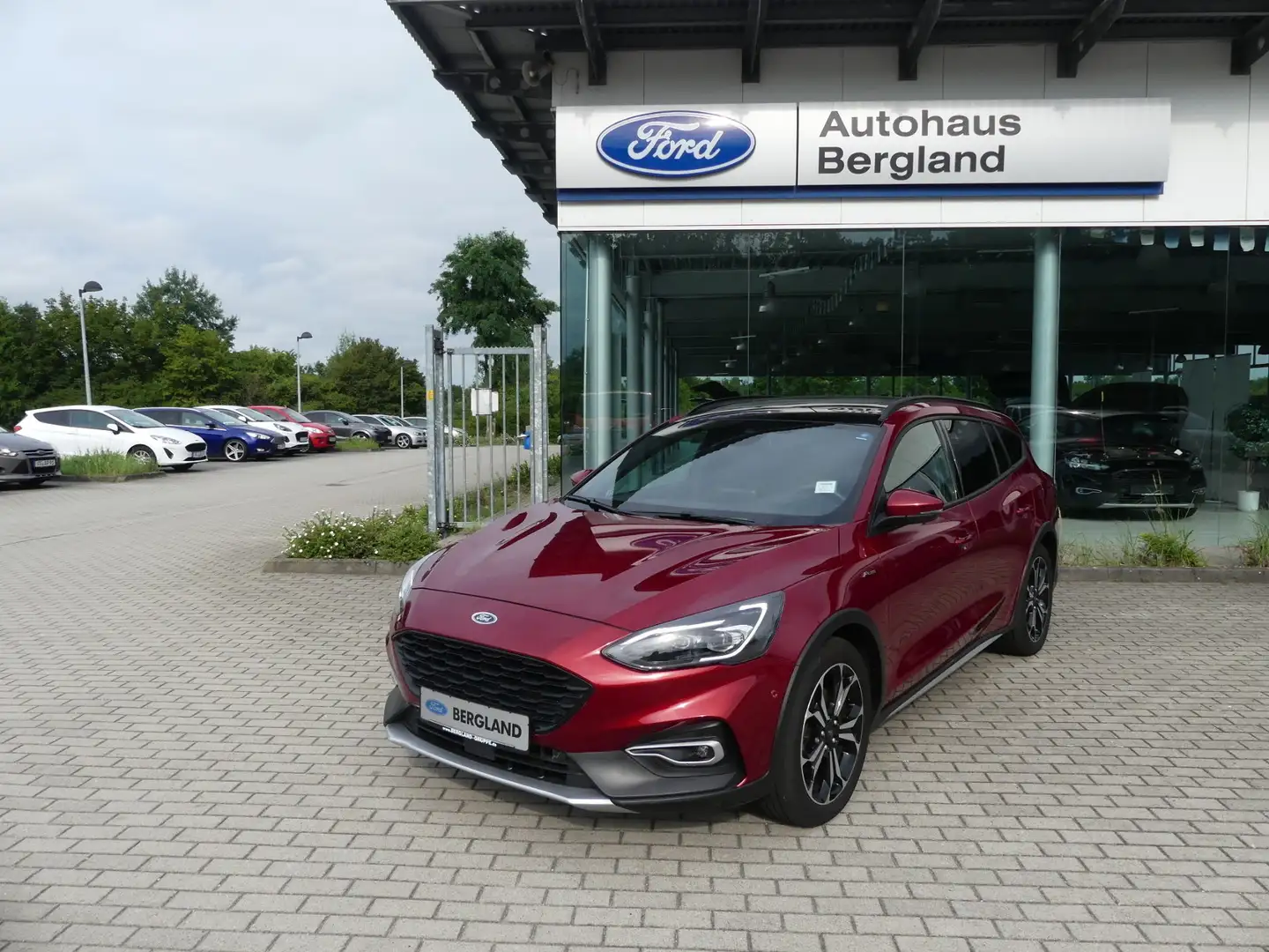 Ford Focus Active Turnier Automatik Navi B&O Sound Panorama Rot - 1