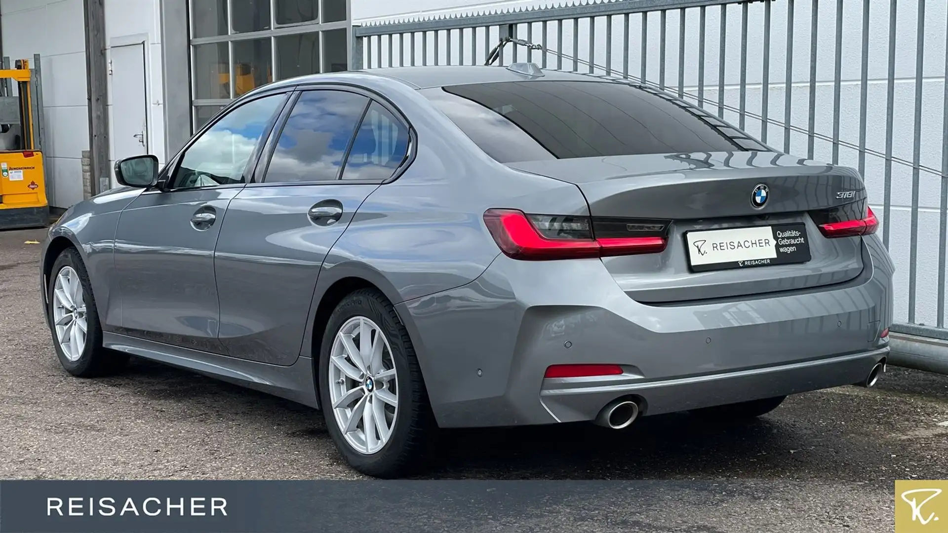 BMW 318 i Lim HUD DrAss ParkAss+ adLED 17"LM Gris - 2