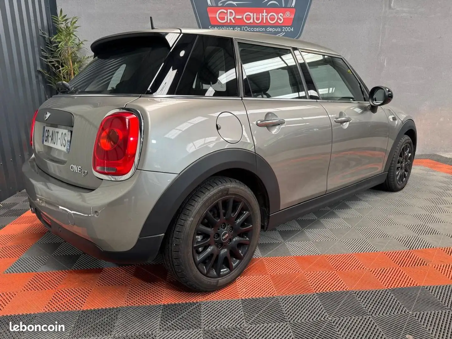 MINI One D 95cv 69.000kms 5 portes GPS radar jantes Entreti Gris - 2
