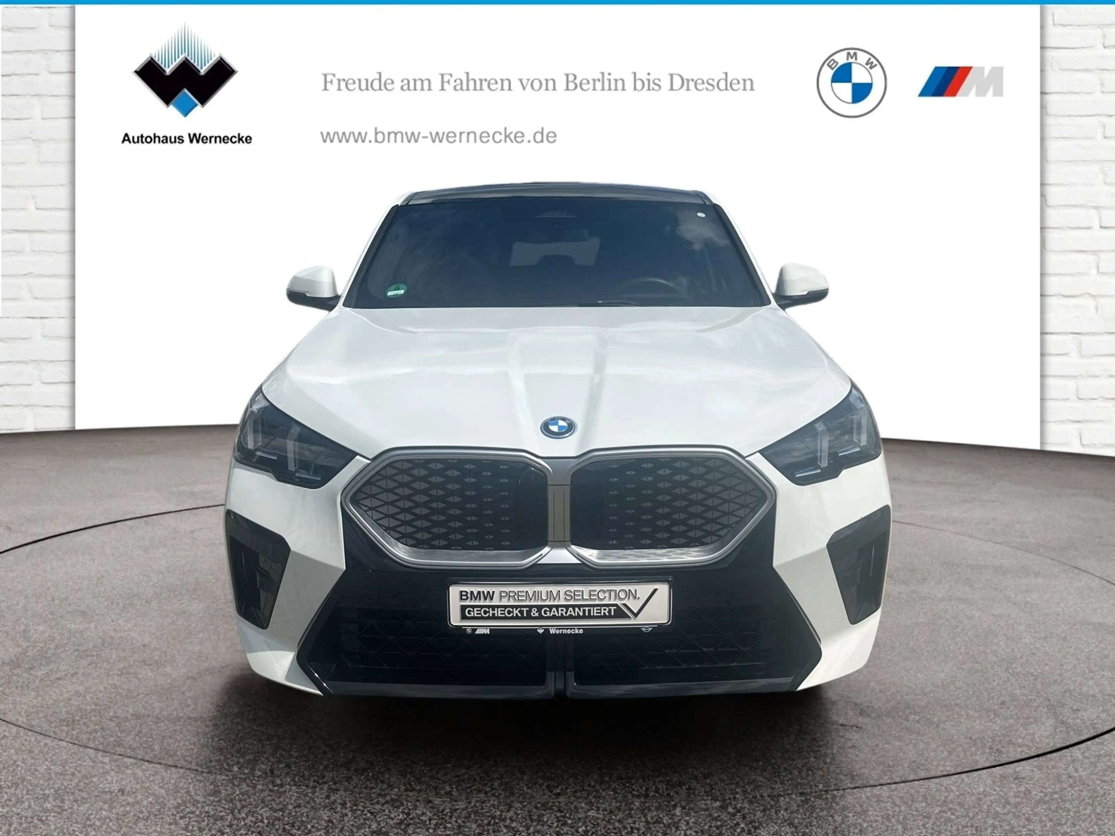 BMW iX2 xDrive30 — photo 2