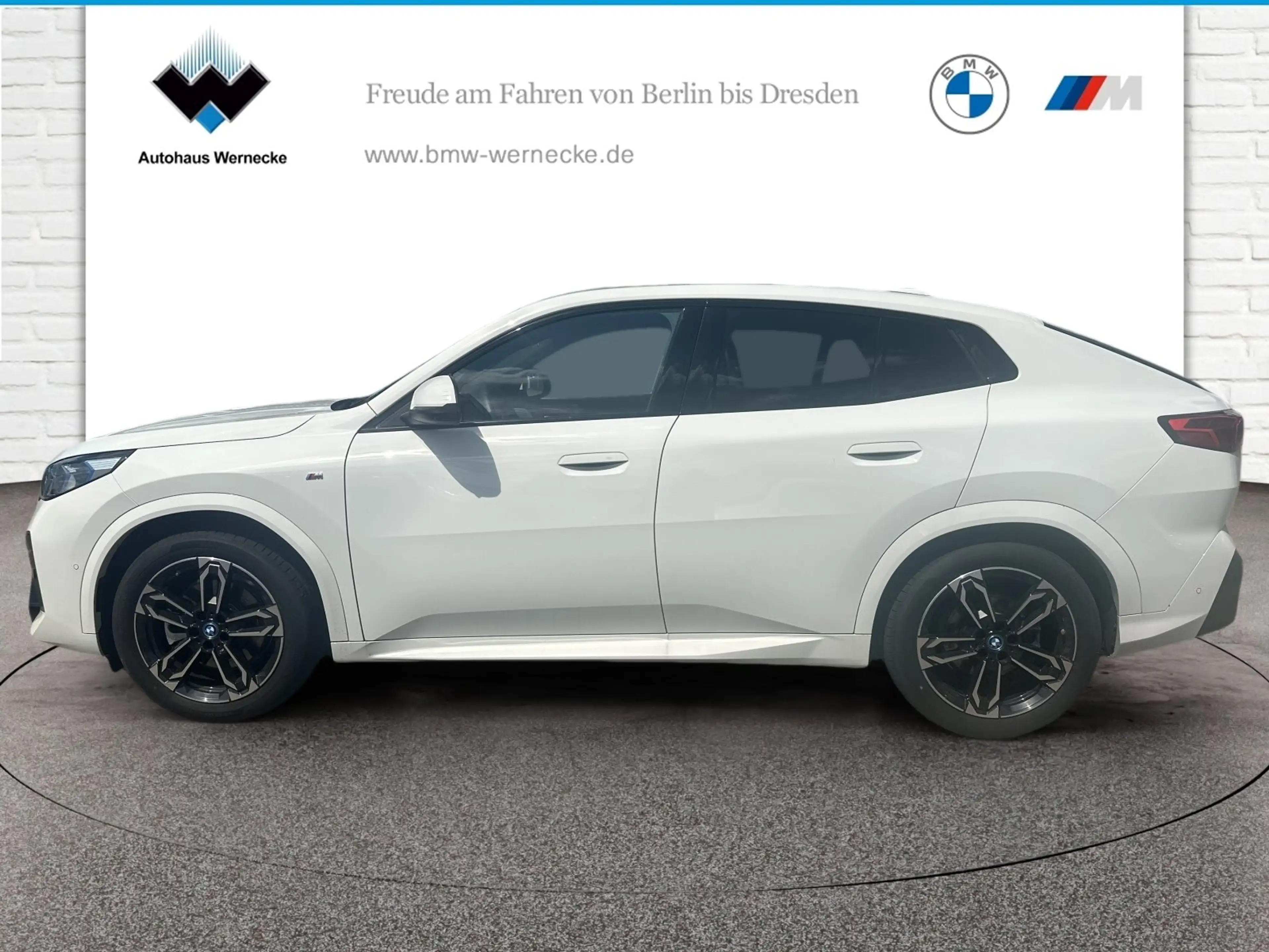 BMW iX2 xDrive30 — photo 8
