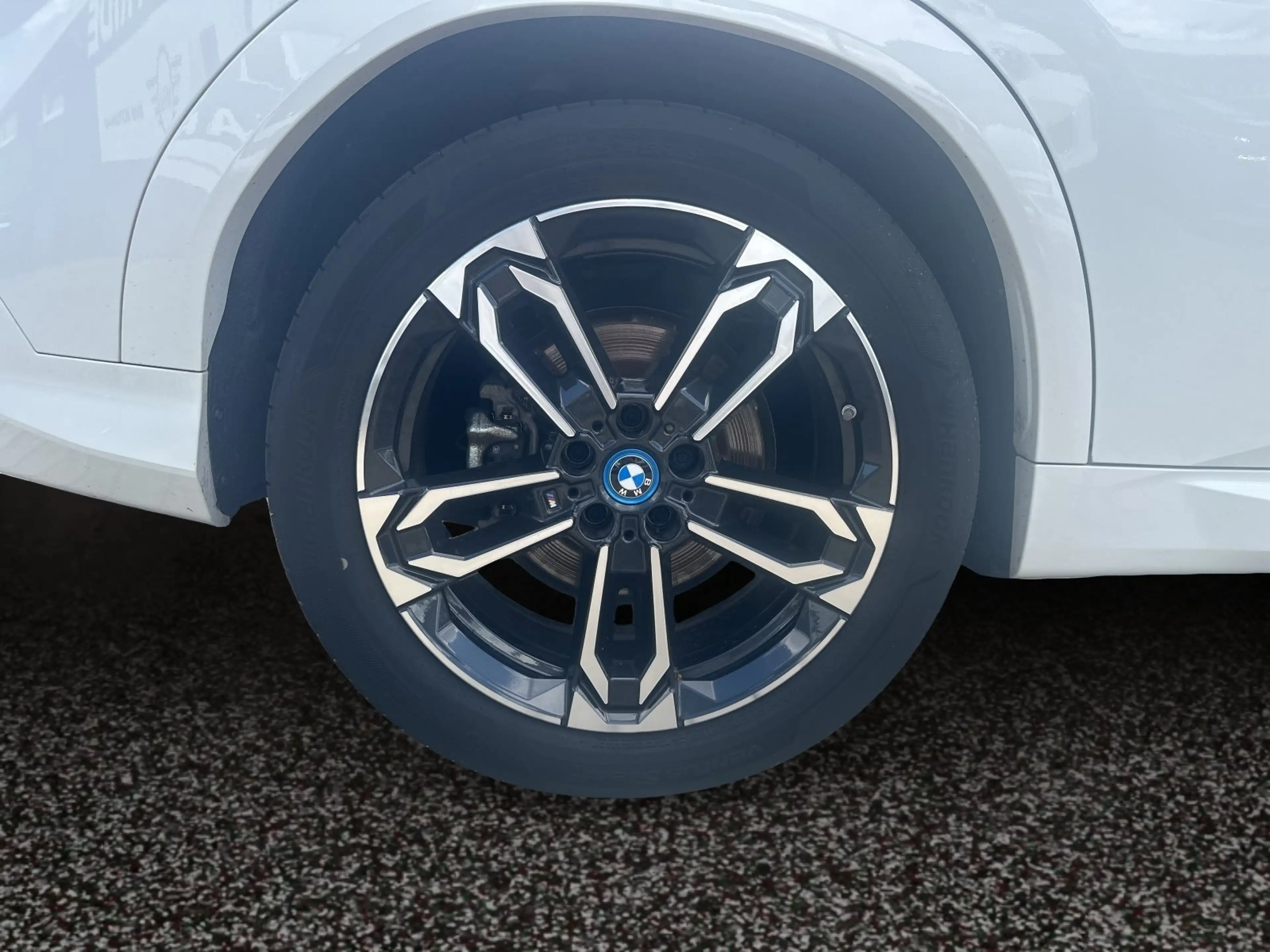 BMW iX2 xDrive30 — photo 9