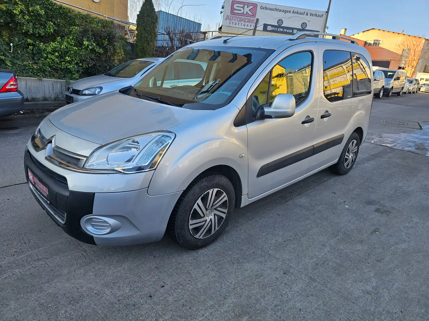 Citroen Berlingo Tendance Grau - 1