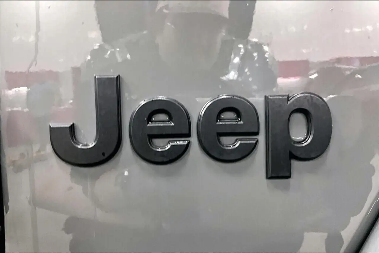 Jeep Wrangler photo Jeep Wrangler