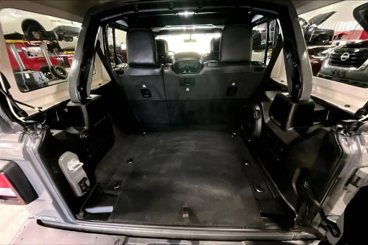 Jeep Wrangler photo Jeep Wrangler