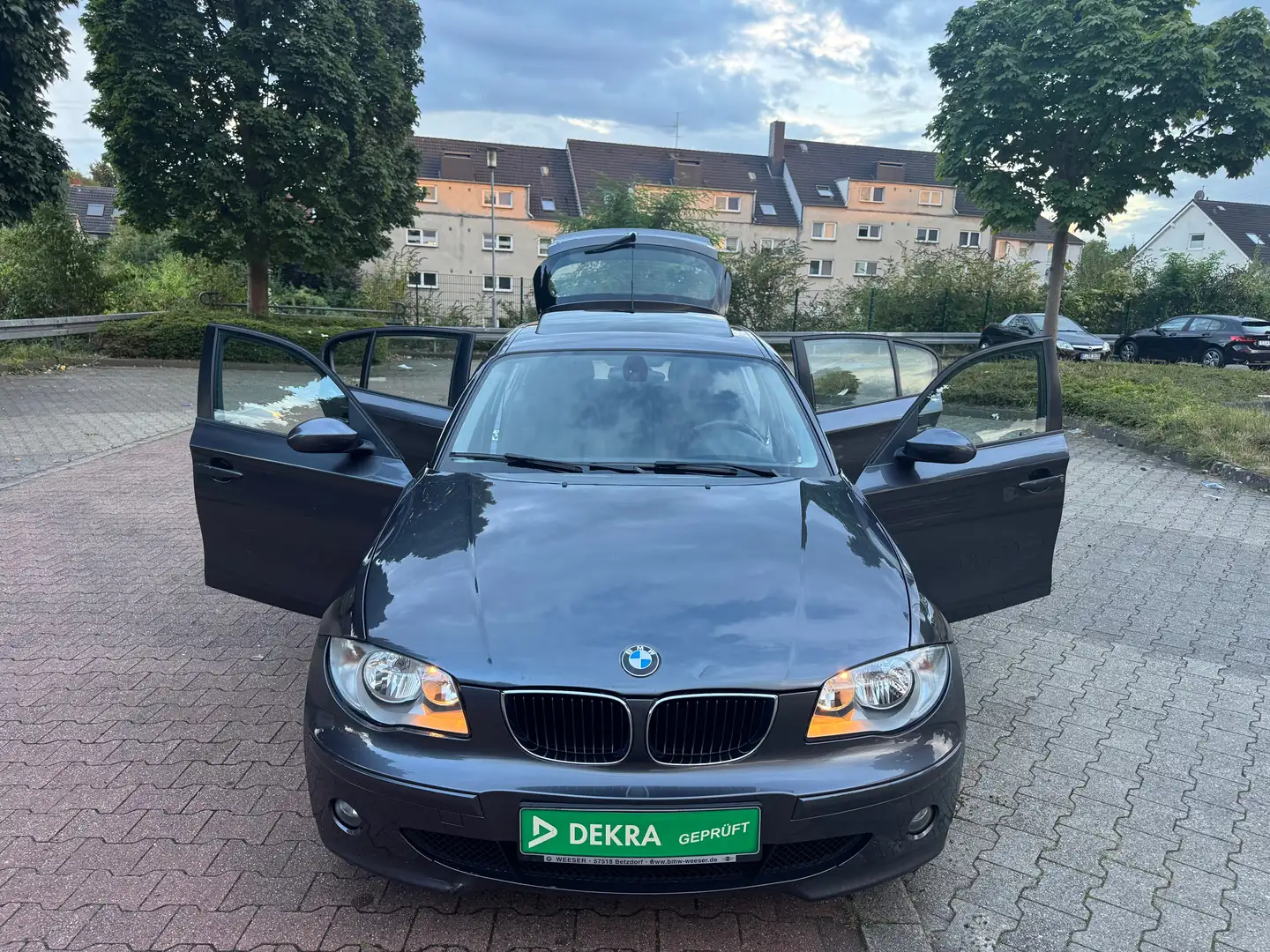 BMW 120 i 1.HAND. UNFALLFREI .LEDER .KLIMAAUTOMATIK.TOP Grau - 1