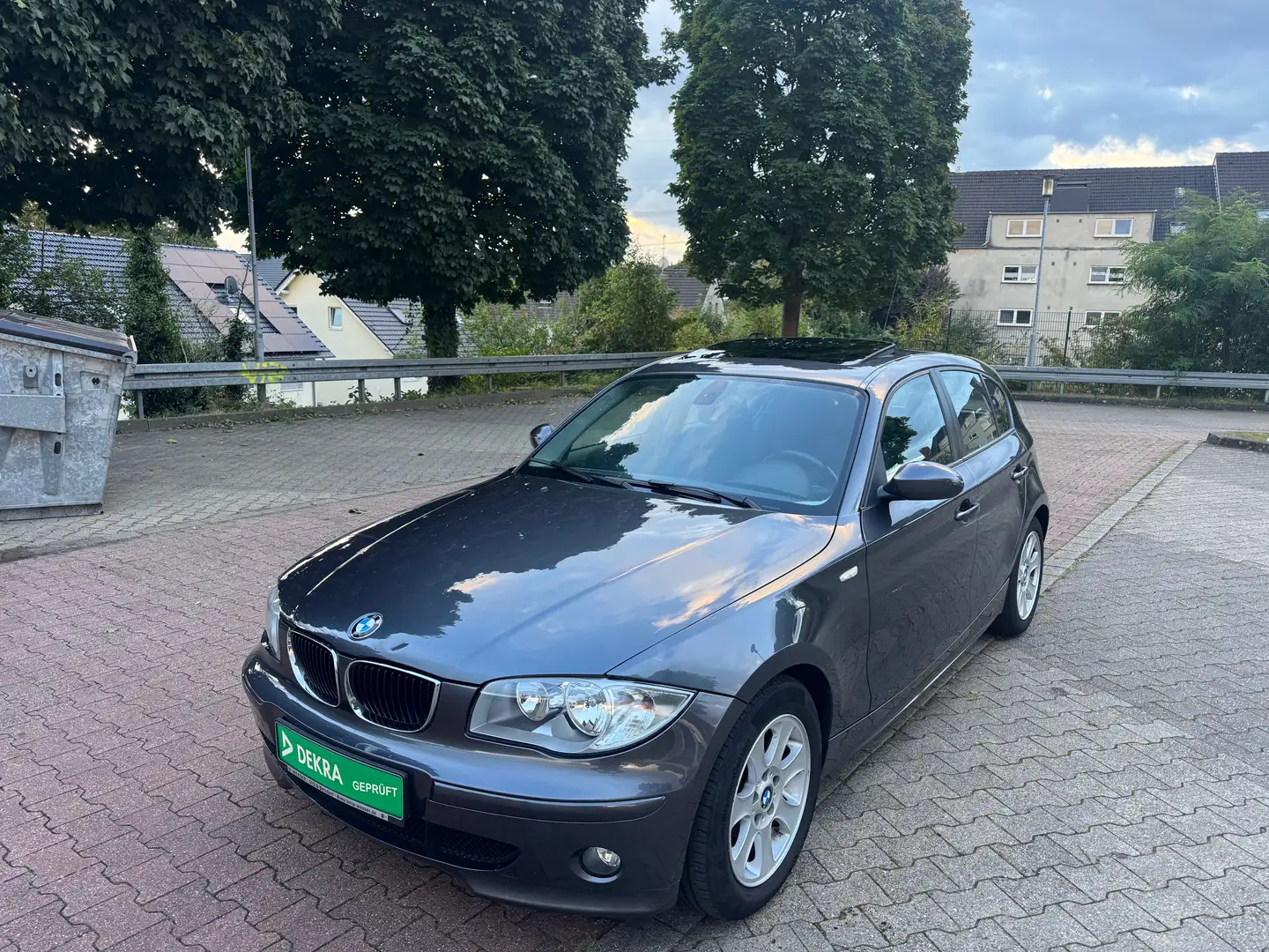 BMW 120 i 1.HAND. UNFALLFREI .LEDER .KLIMAAUTOMATIK.TOP Grau - 2