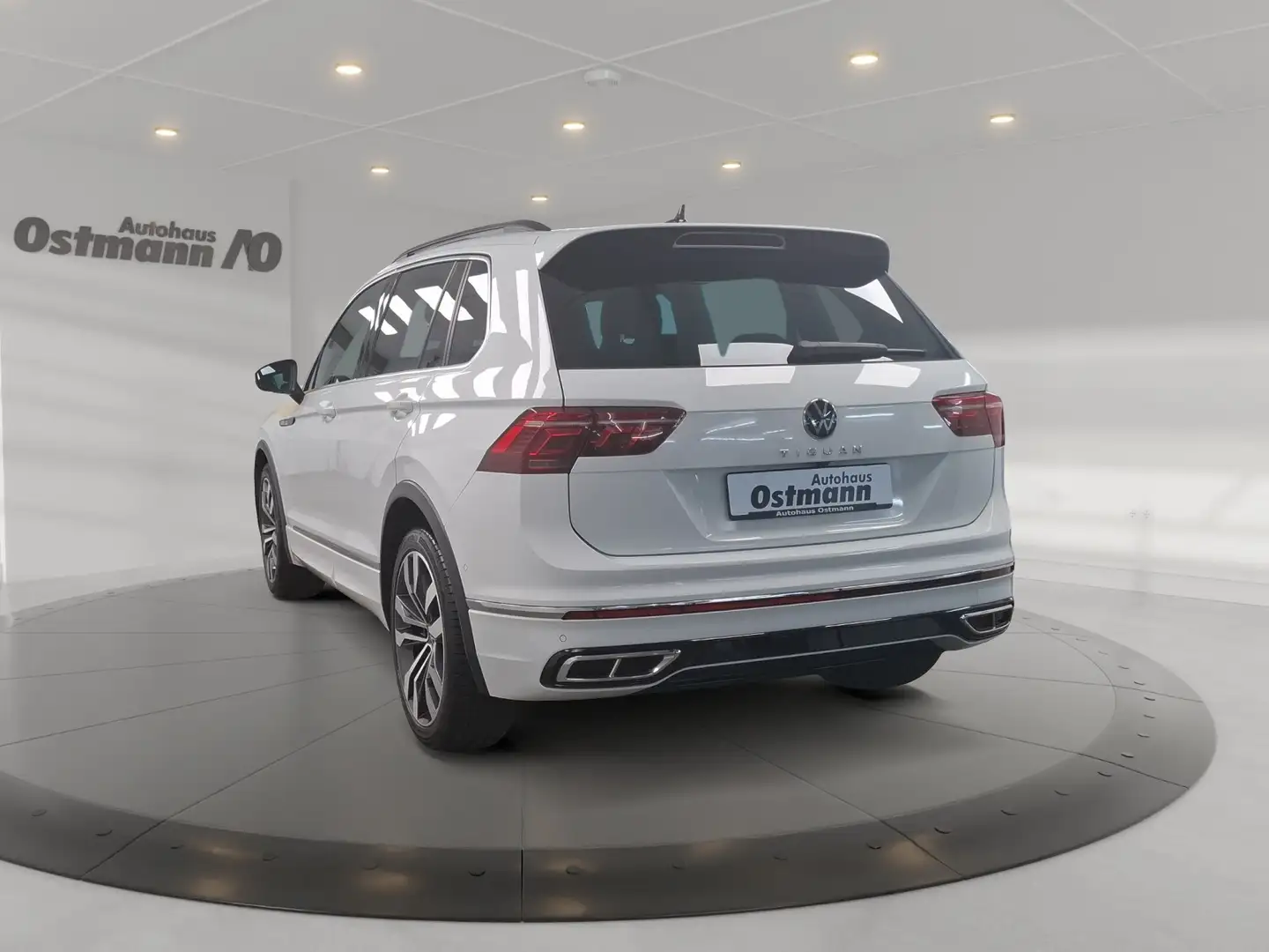 Volkswagen Tiguan 1.5 TSI R-Line AHK RFK 20'' Matrix el.Heck Weiß - 2
