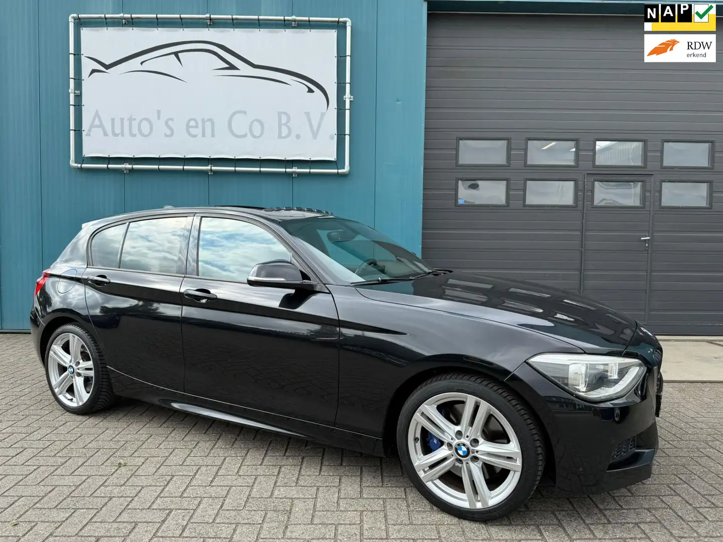 BMW 118 1-serie 118i High Exe Automaat 5-deurs Compl M pak Zwart - 1