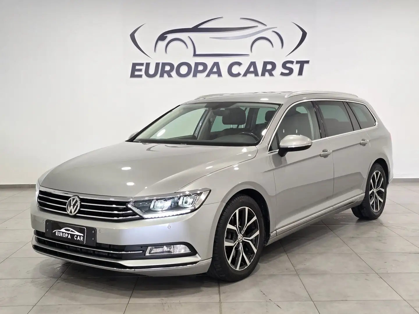 Volkswagen Passat Variant Passat Variant 2.0 TDI DSG Executive BlueMotion T Bianco - 1