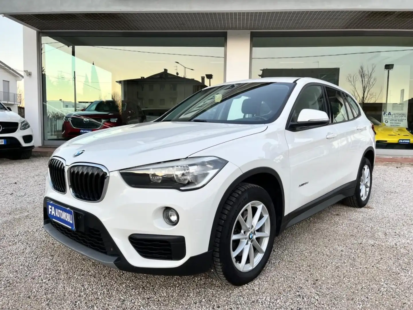 BMW X1 xDrive18d Advantage Autom. Bianco - 2