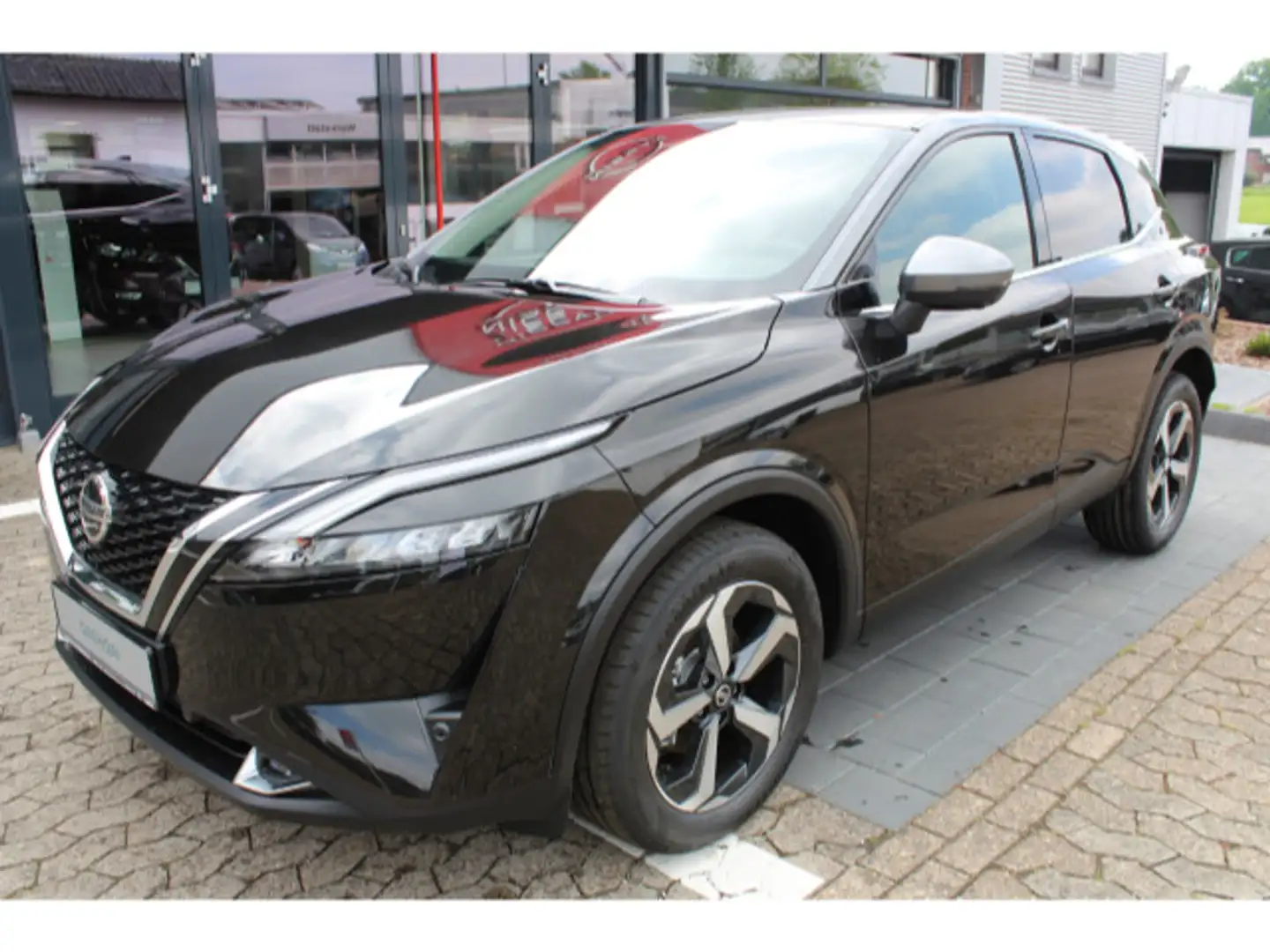 Nissan Qashqai 1.3 DIG-T N-Connecta Winter Navi Busines Zwart - 2