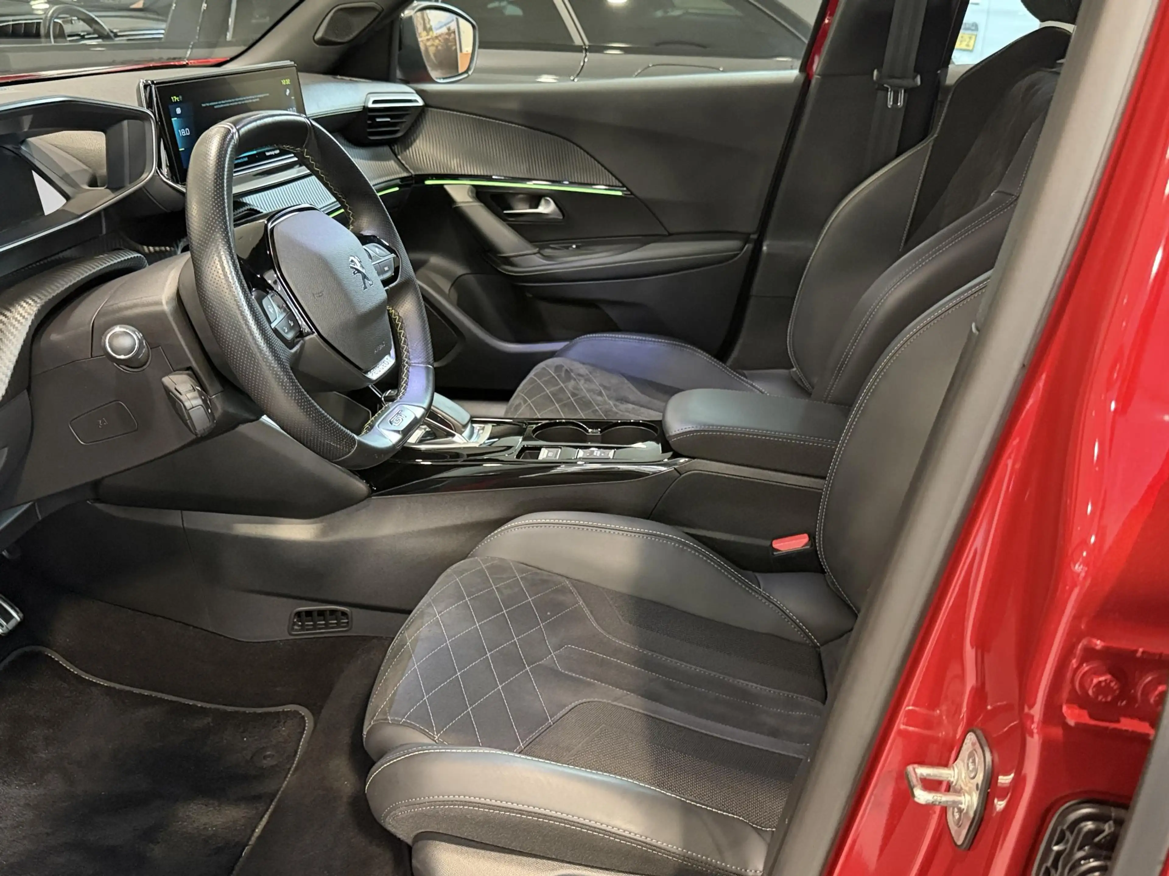 Peugeot e-2008 EV GT Pack 50 kWh | SOH 93% | Stoelverwarming | Ap — photo 7