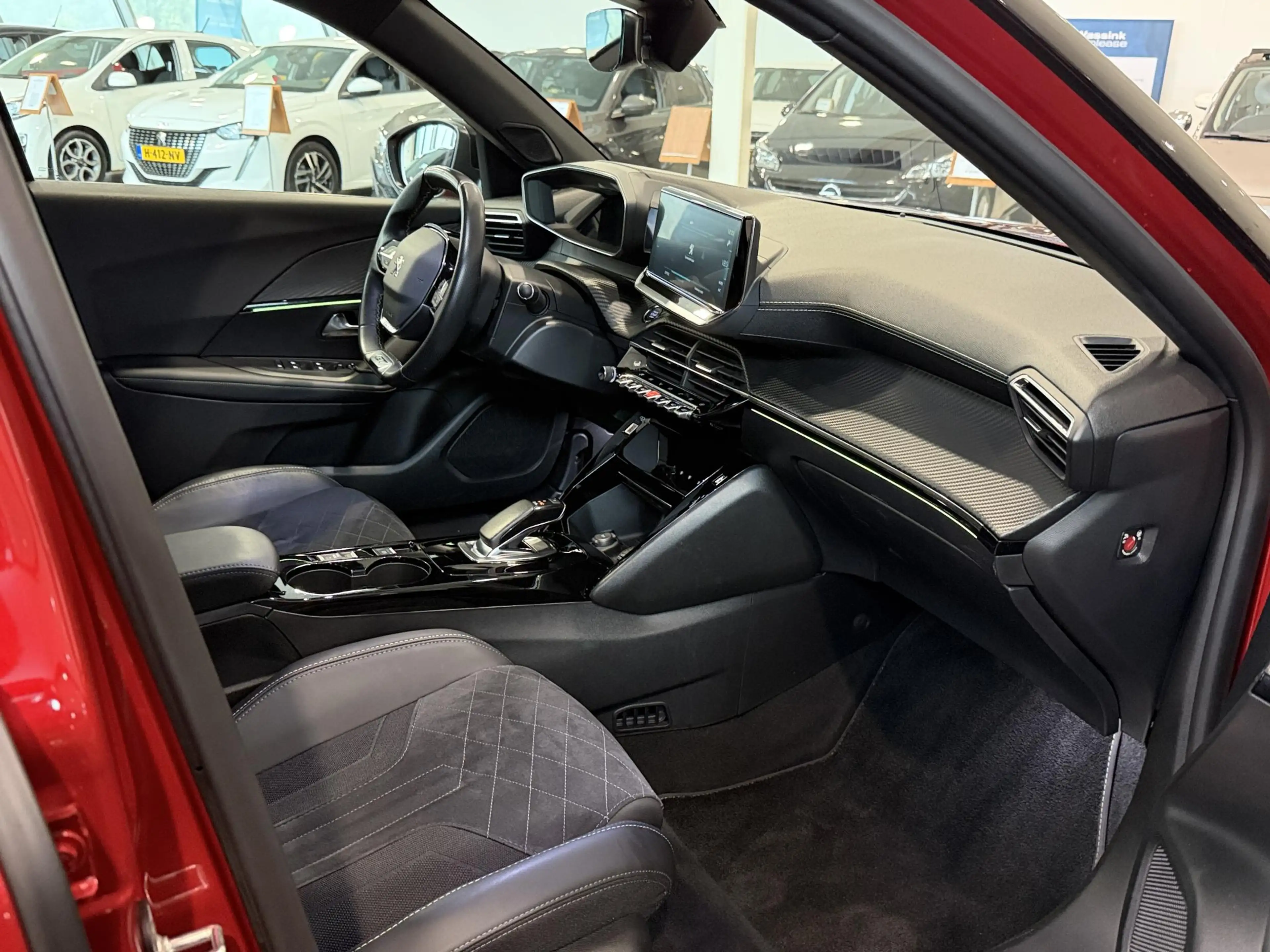 Peugeot e-2008 EV GT Pack 50 kWh | SOH 93% | Stoelverwarming | Ap — photo 13
