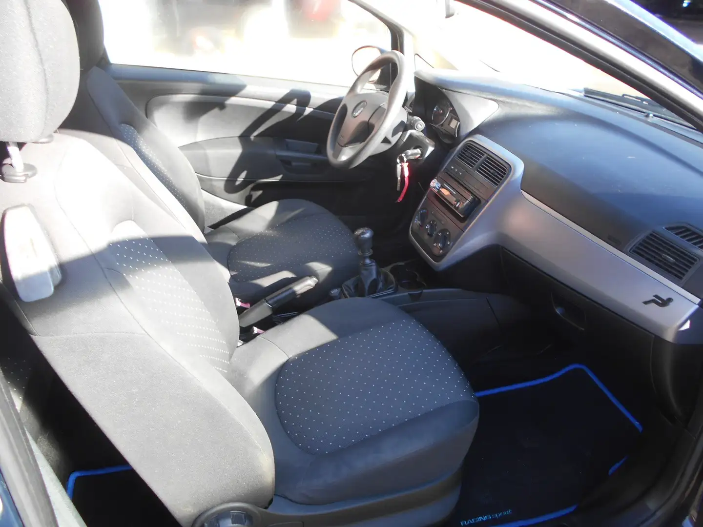 Fiat Grande Punto 1.2 8V Active Blau - 2