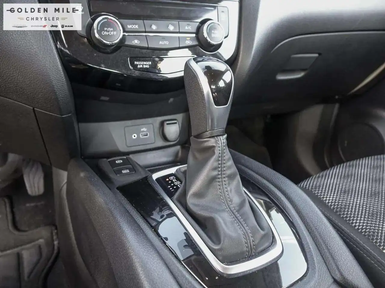 Nissan Qashqai снимка Nissan Qashqai