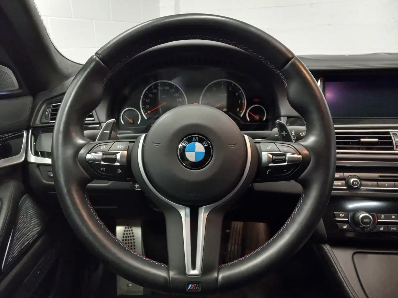 BMW M5 снимка BMW M5