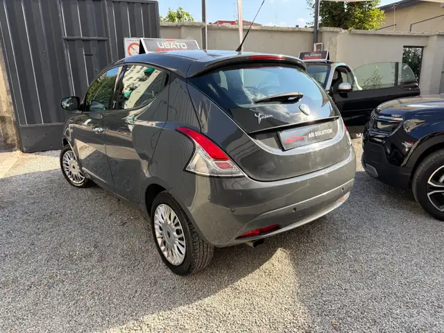 Lancia Ypsilon view 3