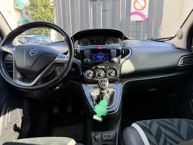 Lancia Ypsilon view 7
