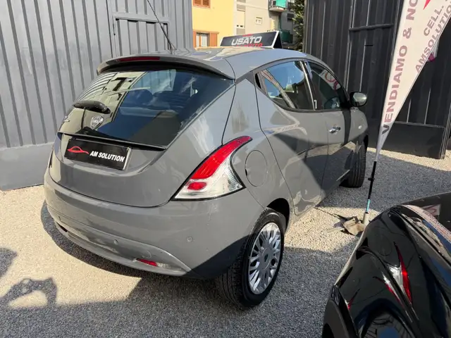 Lancia Ypsilon view 4
