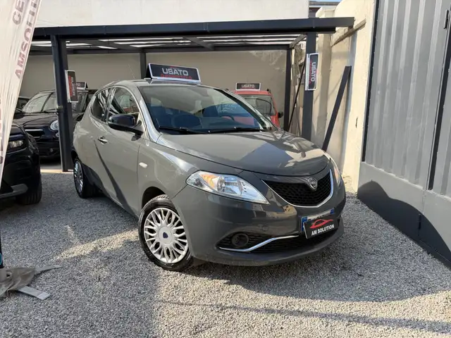 Lancia Ypsilon view 2