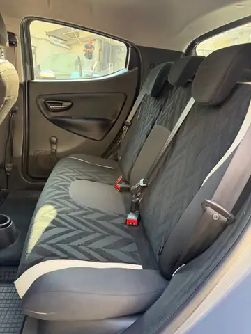 Lancia Ypsilon view 6