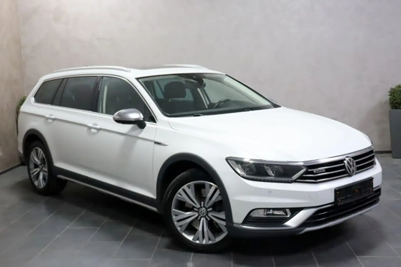 Volkswagen Passat Alltrack Variant 4M STHZG AHK 360CAM PANO Bianco - 2
