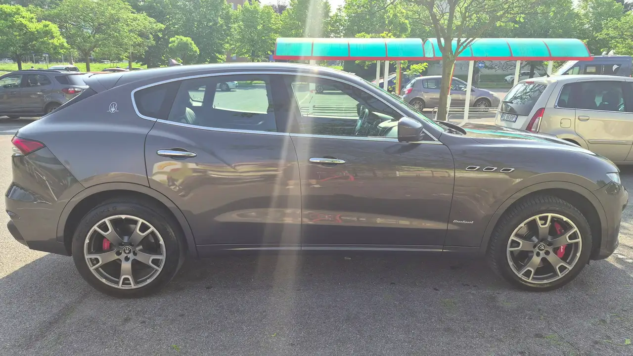 Maserati Levante 2021