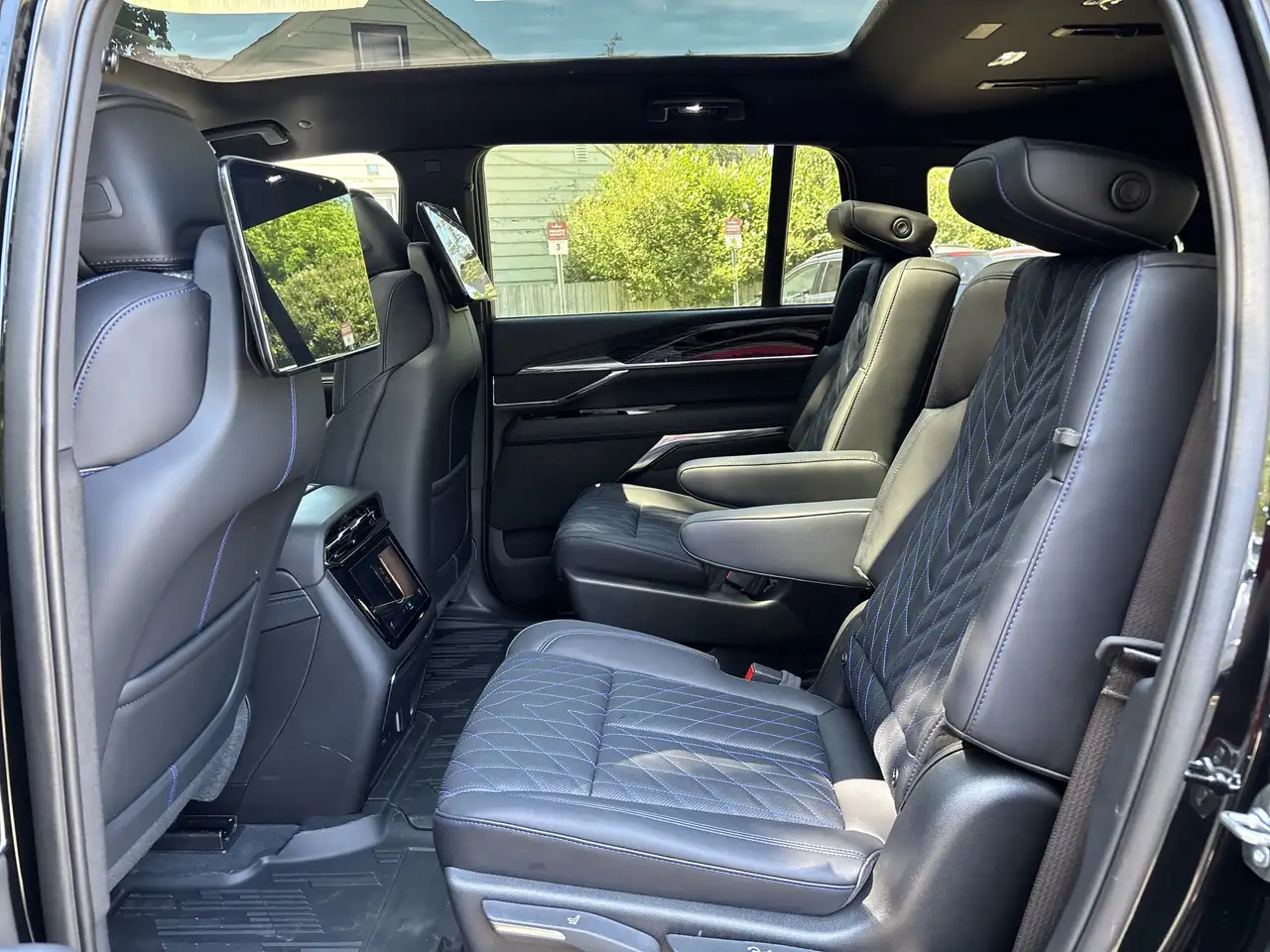 Cadillac Escalade photo Cadillac Escalade