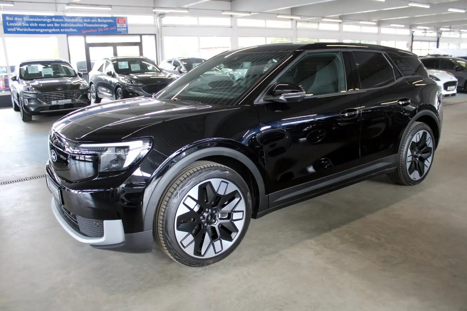 Ford Explorer BEV Extended Range RWD Premium Černá - 2
