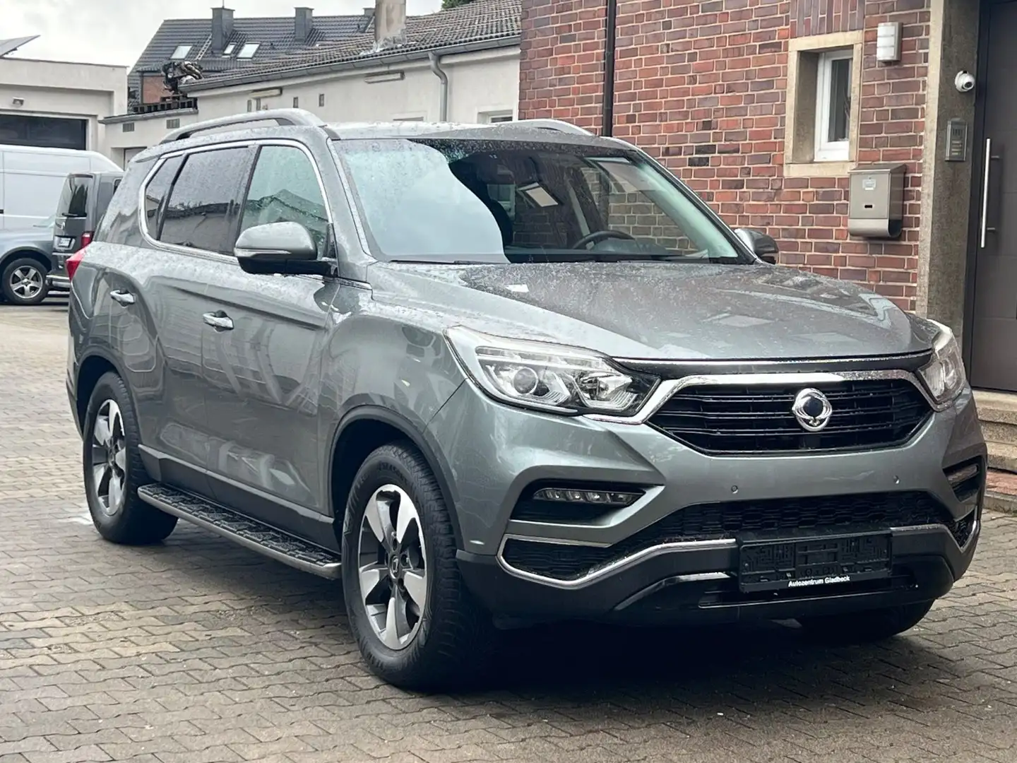 SsangYong Rexton 2.2 d Quartz 4WD*TÜV*INSPEKTION*7STZ*TOP* Silber - 1