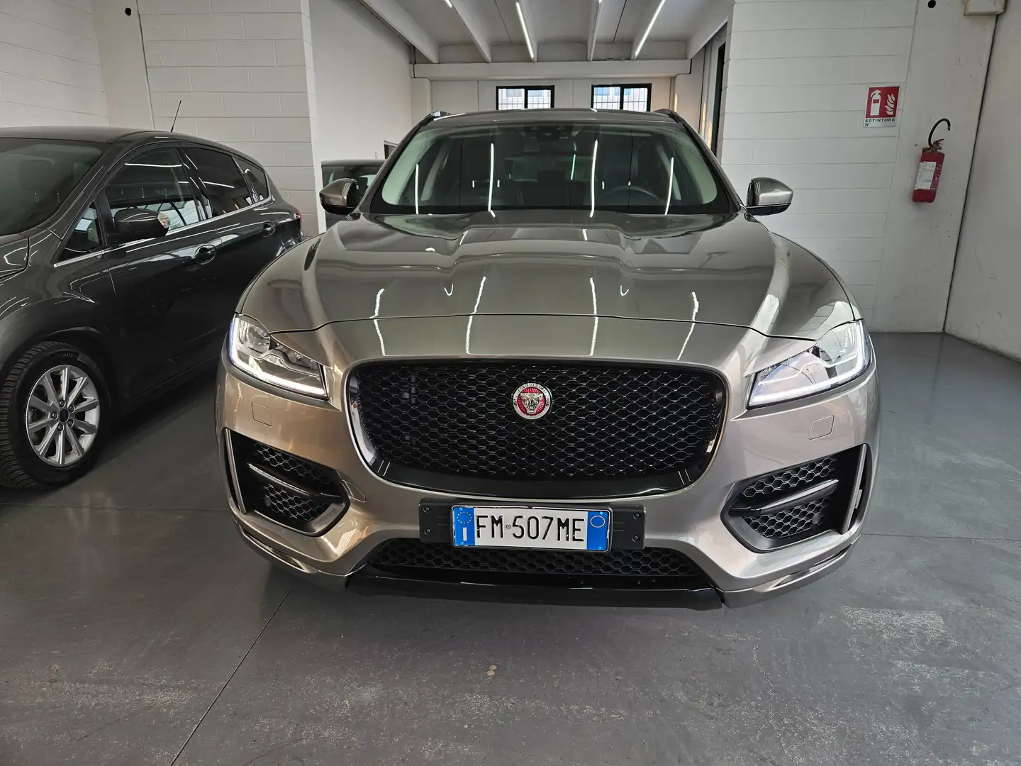 Jaguar F-Pace F-Pace 2015 2.0d i4 R-Sport awd 240cv auto my18 Bronze - 2