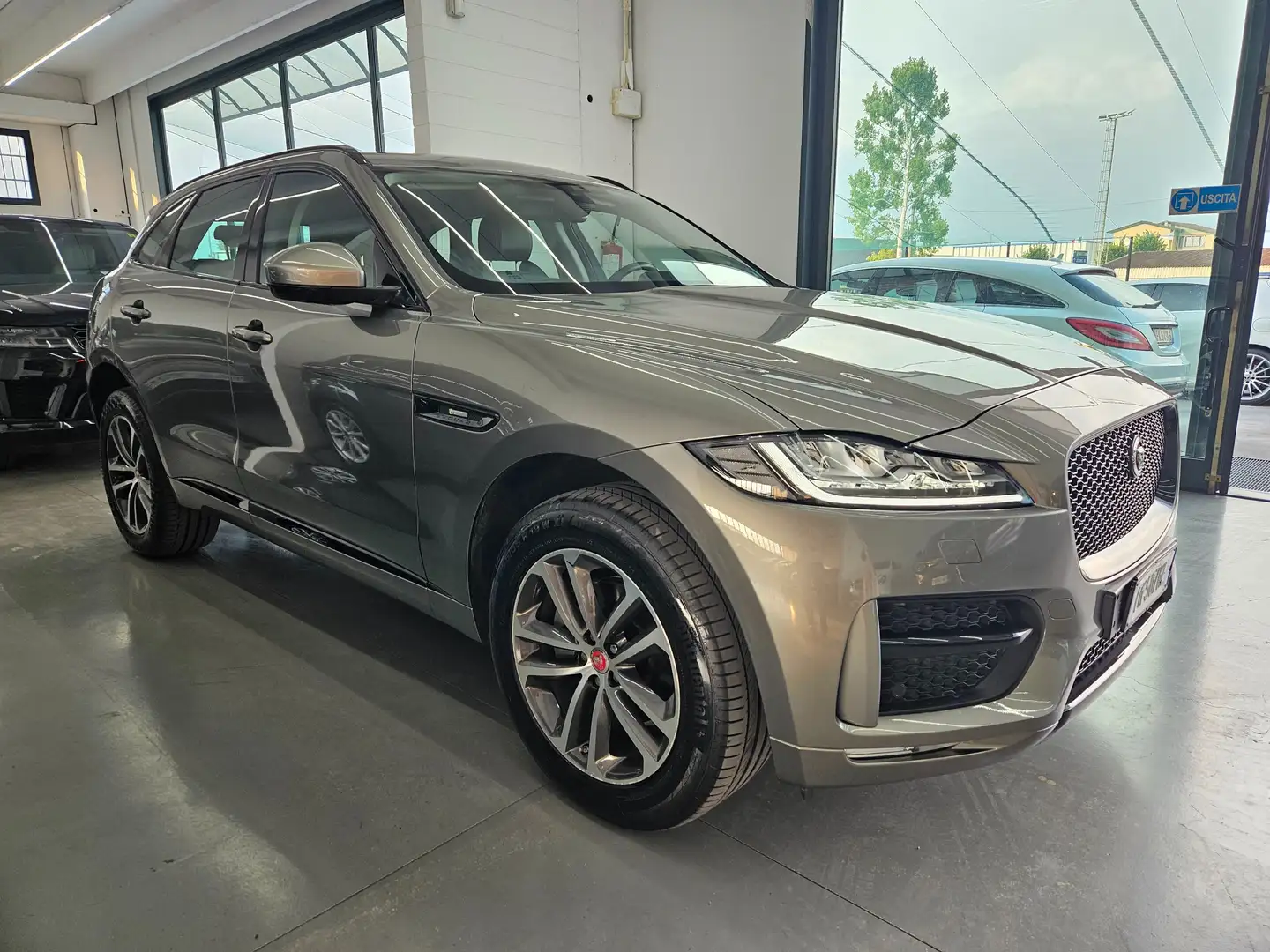 Jaguar F-Pace F-Pace 2015 2.0d i4 R-Sport awd 240cv auto my18 Bronze - 1