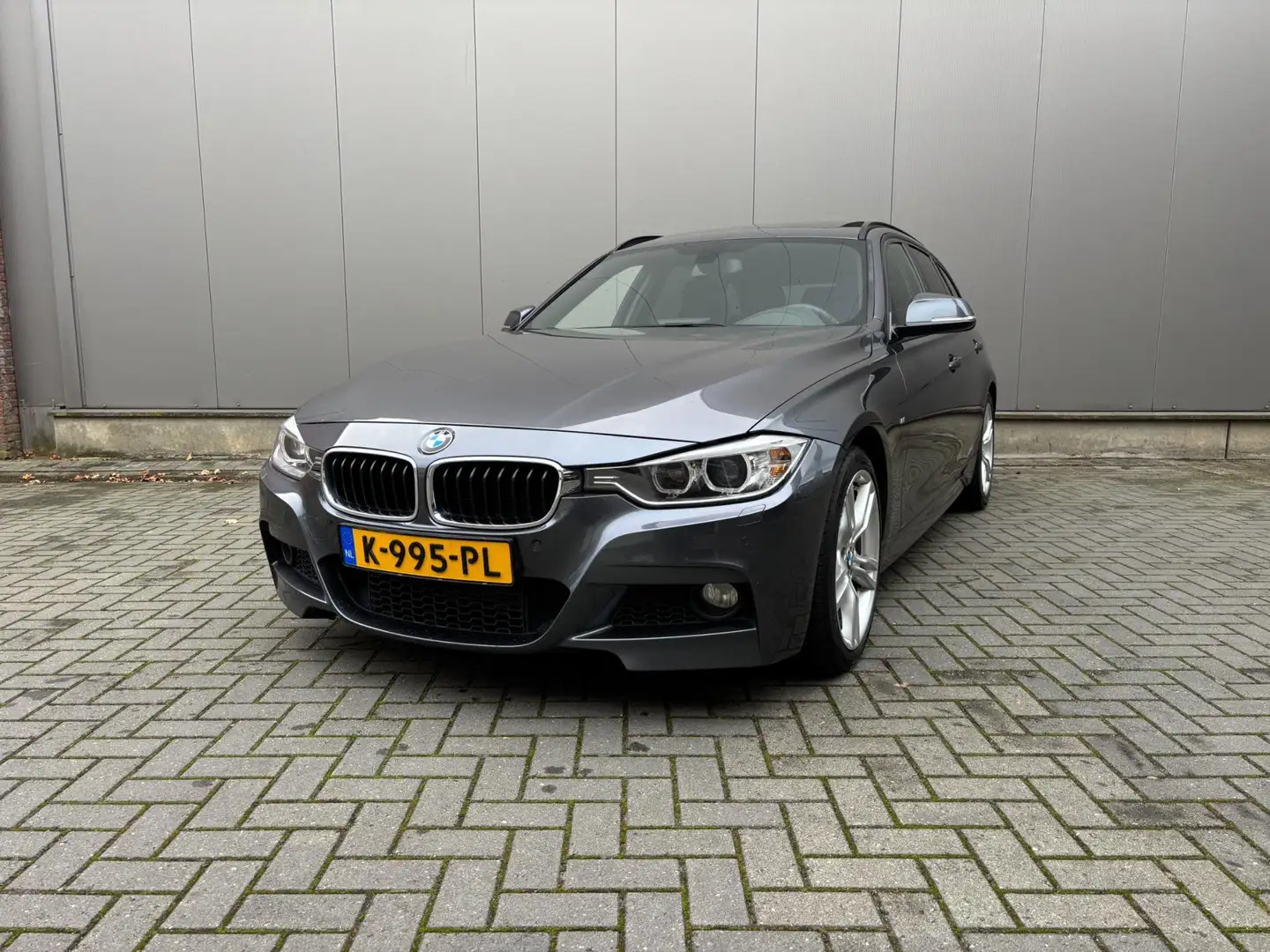 BMW 320 3-serie Touring 320d M Sport Edition High Executiv Grijs - 1