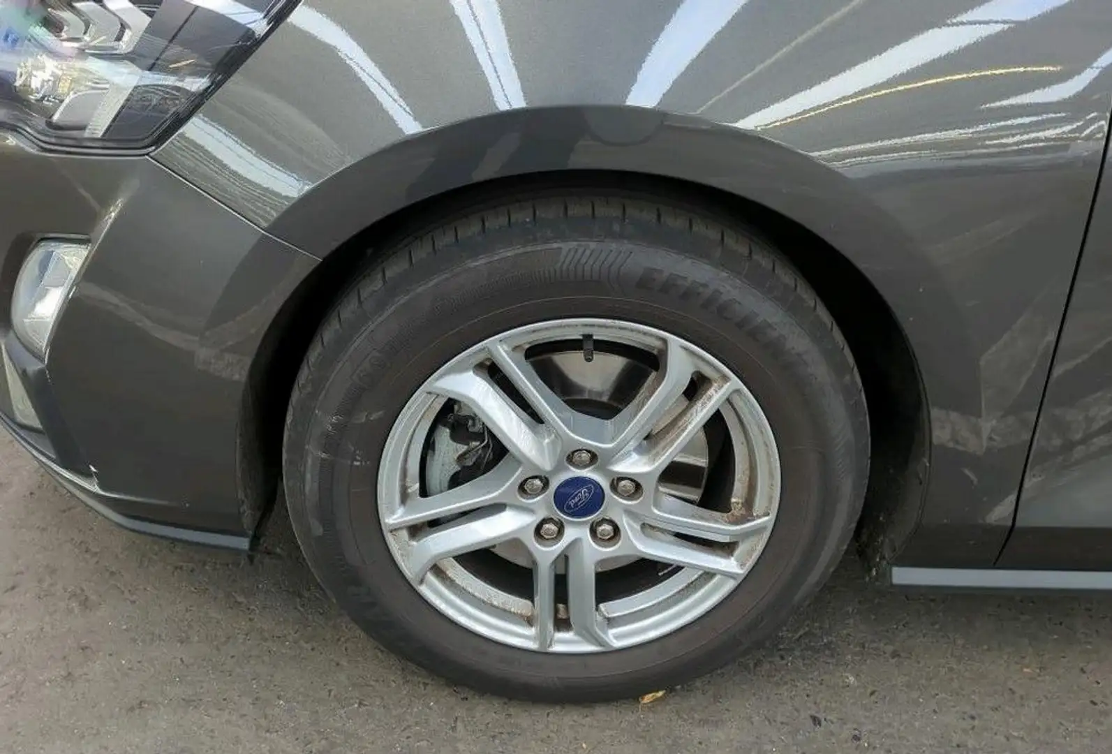 Ford Focus Turnier 1.5 Autom.  LED Navi Einparkh. 1Hd Grau - 2