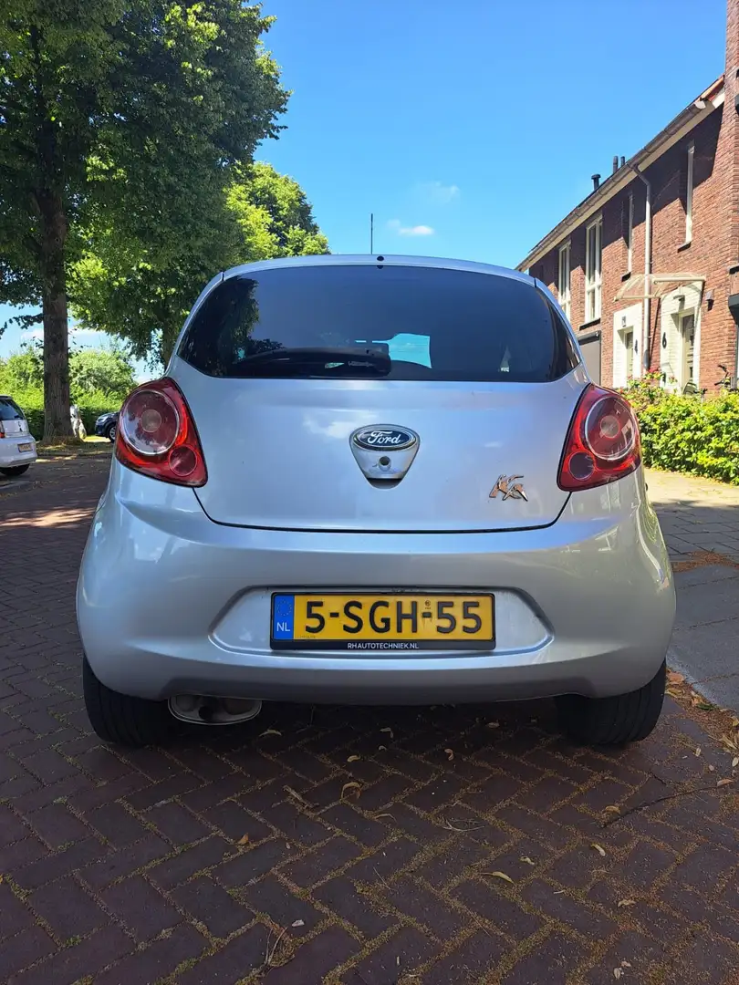 Ford Ka/Ka+ 1.2 Comfort s/s Gümüş rengi - 2